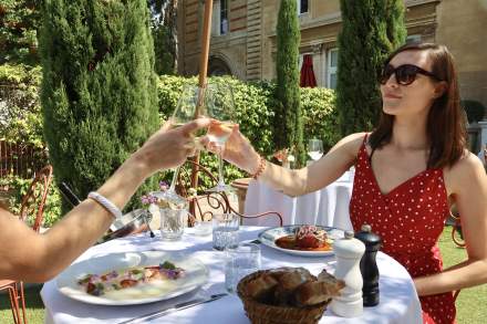 Dejeuner a la table du chateau beaupin